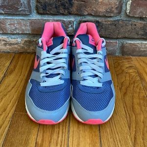 NWOT Nike AirMax Navigate